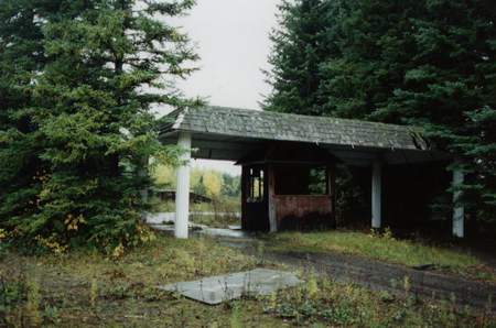 Hiawatha Drive-In Theatre - Ticket Booth 1998 Courtesy Eric Scott